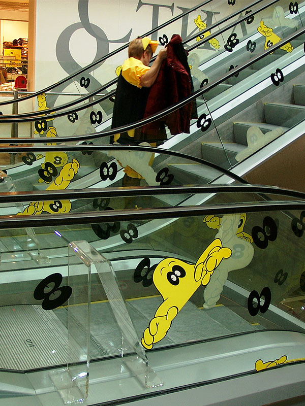 Пос материалы акция  в Стокманн Наклейки на эскалатор-2