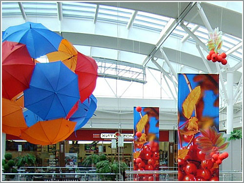 Оформление атриума торгово-развлекательного центра к осени