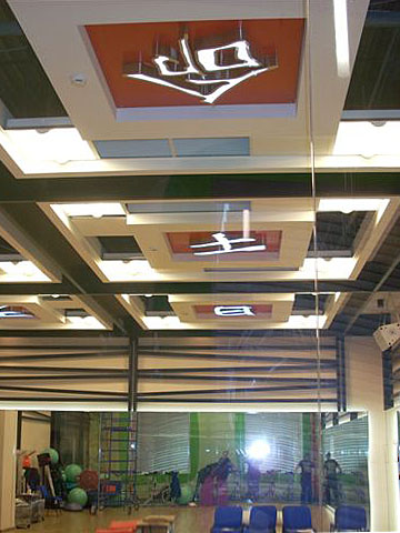 Бренд - зона в спортивном зале Брендированный потолок