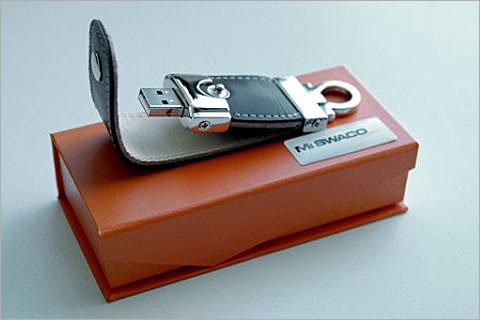 Бизнес сувенир с символикой нефтяной компании