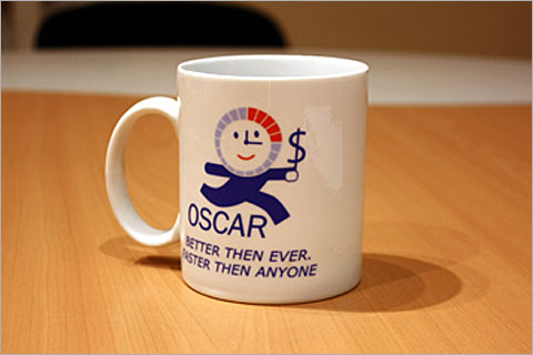 Отличная сувенирная кружка с символикой выполненной методом деколь