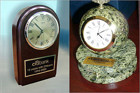 Сувенирка с символикой компании VIP часы