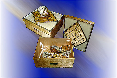 Сувенирная продукция с символикой - елочные игрушки в упаковке