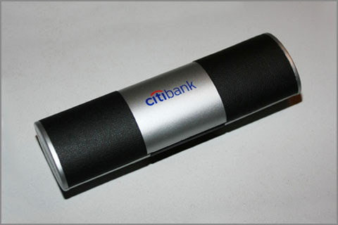 Корпоративные подарки как рекламный инструмент Выбор сувенира с лого