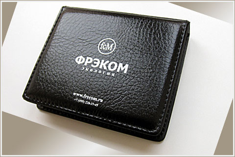 Нанесение логотипов на кожаные предметы Тампопечать