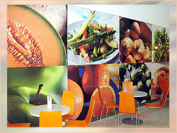 Комплексное рекламное оформление кафе в интерьре сетевого ритейлера